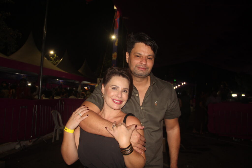 Até o prefeito Cassiano Maia se rendeu ao romantismo de Fábio Júnior na Festa do Folclore Até o prefeito Cassiano Maia se rendeu ao romantismo de Fábio Júnior na Festa do Folclore