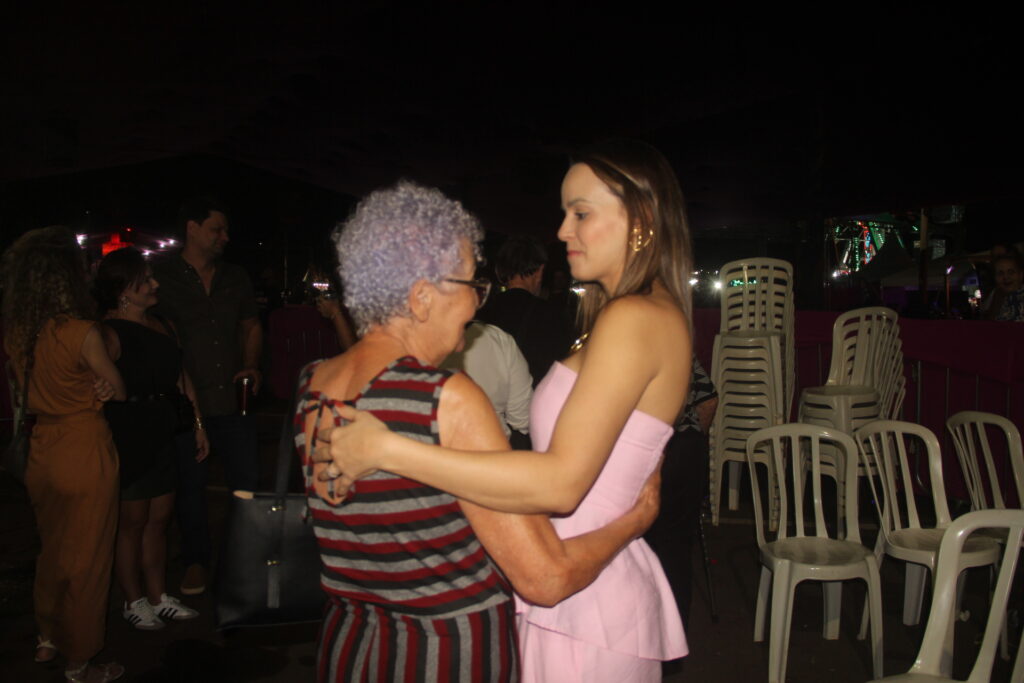 Até o prefeito Cassiano Maia se rendeu ao romantismo de Fábio Júnior na Festa do Folclore Até o prefeito Cassiano Maia se rendeu ao romantismo de Fábio Júnior na Festa do Folclore