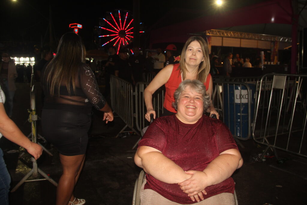 Até o prefeito Cassiano Maia se rendeu ao romantismo de Fábio Júnior na Festa do Folclore Até o prefeito Cassiano Maia se rendeu ao romantismo de Fábio Júnior na Festa do Folclore