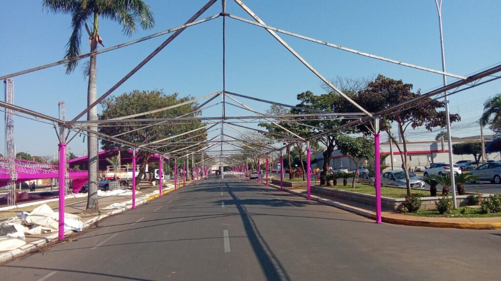 Prefeitura de Três Lagoas inicia montagem da estrutura para a 35ª  Festa do Folclore