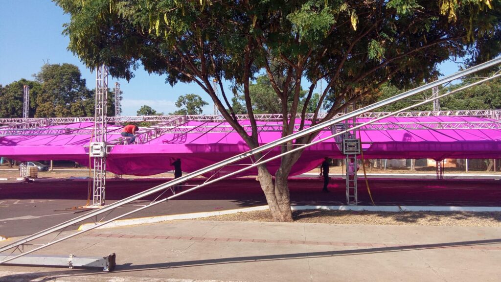 Prefeitura de Três Lagoas inicia montagem da estrutura para a 35ª  Festa do Folclore