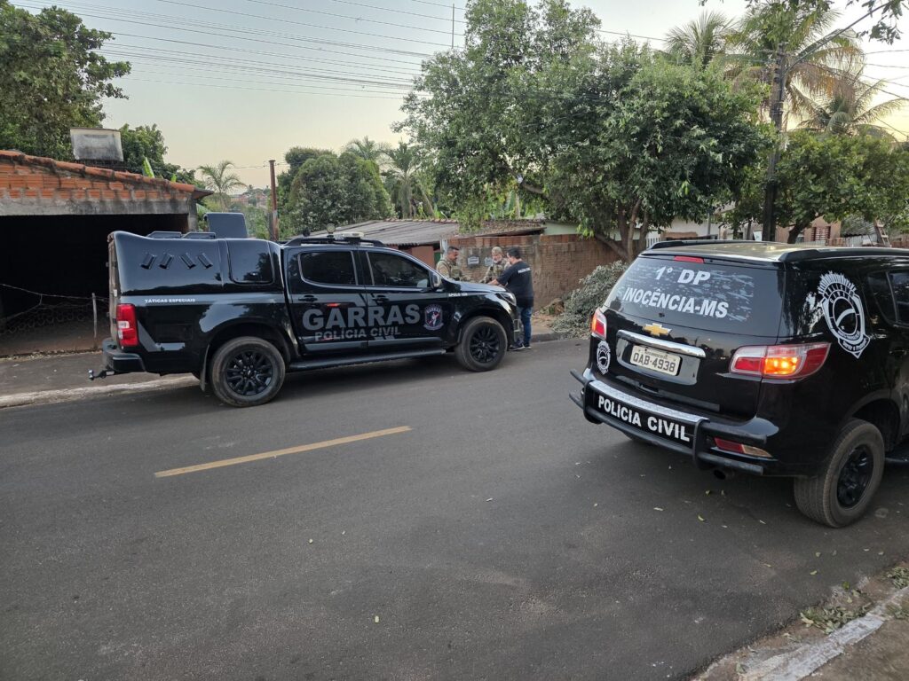 Mega Operação: Polícias Civil e Militar unem tropas e usam até helicóptero contra o tráfico em Inocência; sete pessoas são detidas Mega Operação: Polícias Civil e Militar unem tropas e usam até helicóptero contra o tráfico em Inocência; sete pessoas são detidas