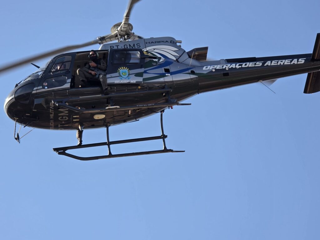 Mega Operação: Polícias Civil e Militar unem tropas e usam até helicóptero contra o tráfico em Inocência; sete pessoas são detidas Mega Operação: Polícias Civil e Militar unem tropas e usam até helicóptero contra o tráfico em Inocência; sete pessoas são detidas