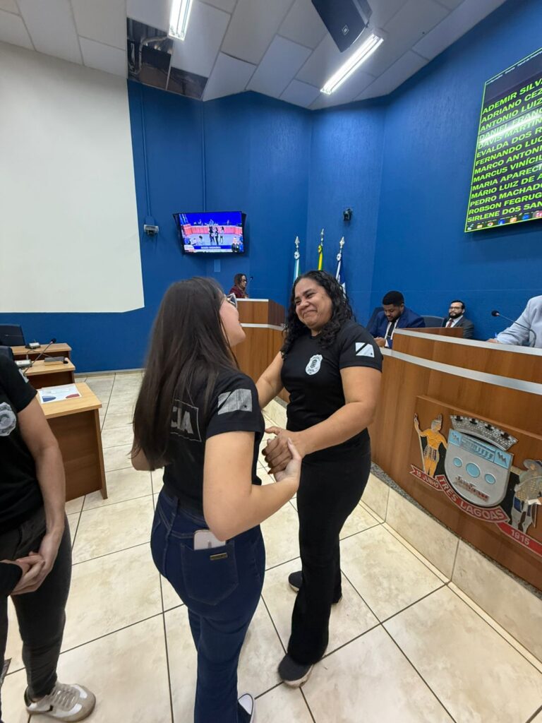 Investigadora da DAM é homenageada por ato de bravura que impediu possível feminicídio por lutador amador de MMA Investigadora da DAM é homenageada por ato de bravura que impediu possível feminicídio por lutador amador de MMA