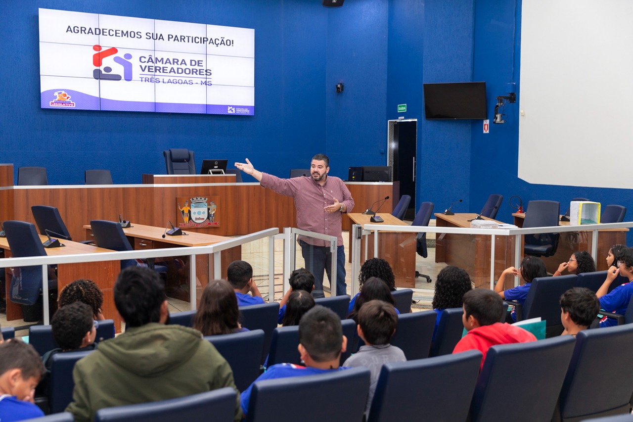 Alunos da E. M. Irmã Scheilla fazem tour pela Câmara e entregam carta com solicitações Alunos da E. M. Irmã Scheilla fazem tour pela Câmara e entregam carta com solicitações