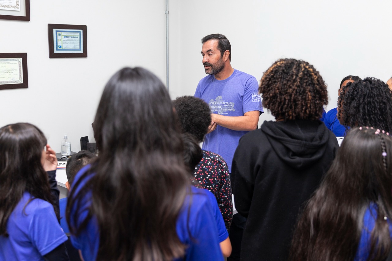 Alunos da E. M. Irmã Scheilla fazem tour pela Câmara e entregam carta com solicitações Alunos da E. M. Irmã Scheilla fazem tour pela Câmara e entregam carta com solicitações