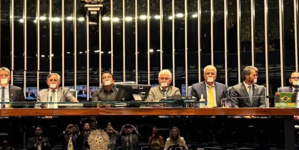 Oposição ocupa mesas da Câmara e do Senado Federal pedindo anistia e Impeachment de Moraes Oposição ocupa mesas da Câmara e do Senado Federal pedindo anistia e Impeachment de Moraes