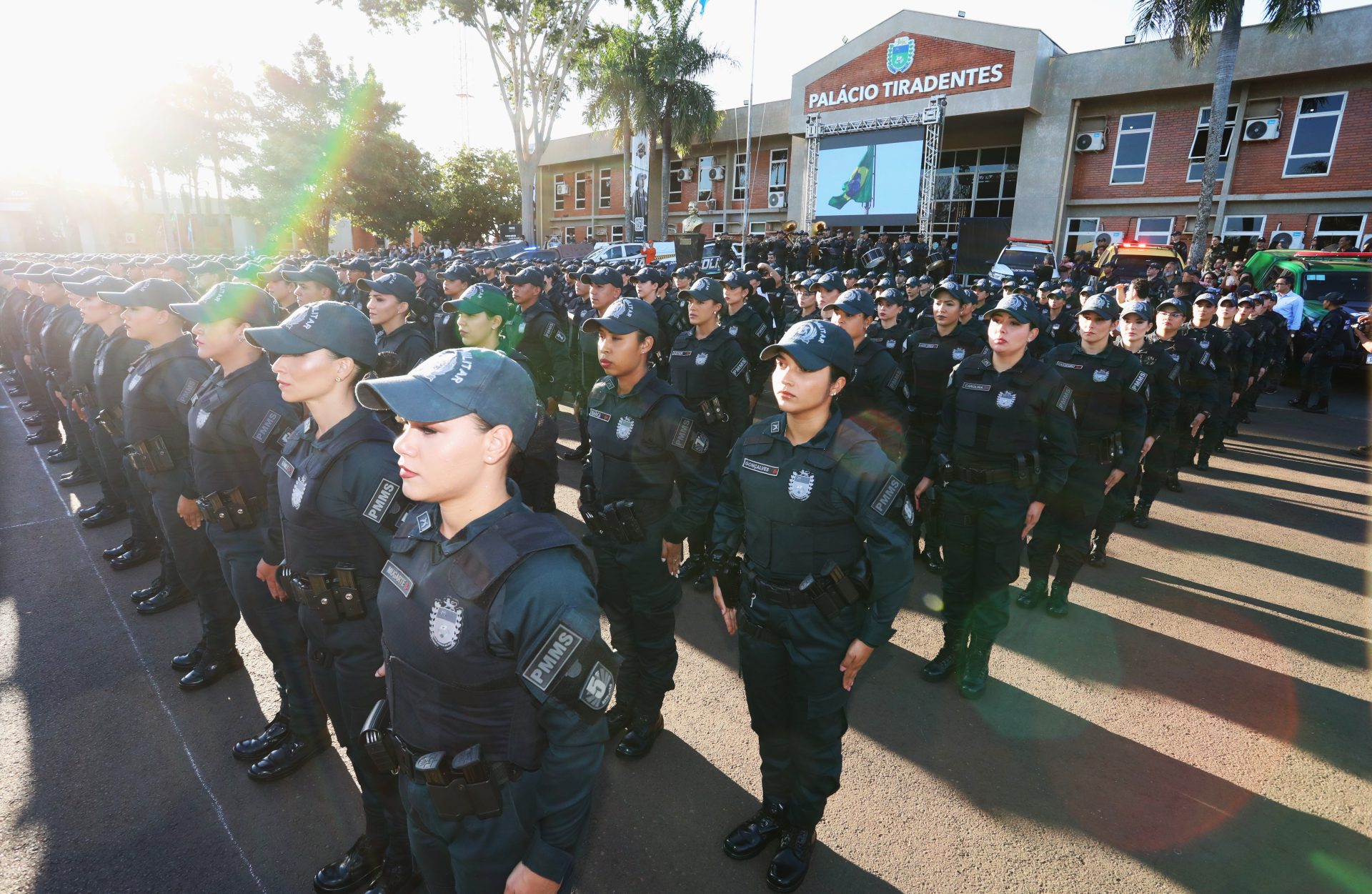 Investimento em segurança: Governo de MS entrega 427 novos policiais militares Investimento em segurança: Governo de MS entrega 427 novos policiais militares