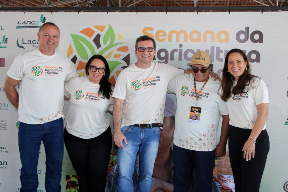 1ª Semana da Agricultura Familiar rende R$ 15 mil em vendas e grande participação popular 1ª Semana da Agricultura Familiar rende R$ 15 mil em vendas e grande participação popular