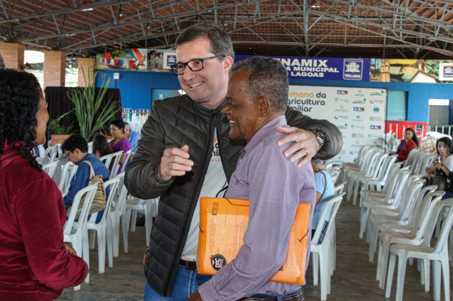 1ª Semana da Agricultura Familiar rende R$ 15 mil em vendas e grande participação popular 1ª Semana da Agricultura Familiar rende R$ 15 mil em vendas e grande participação popular