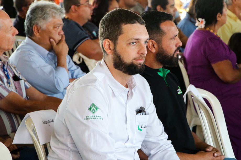 1ª Semana da Agricultura Familiar rende R$ 15 mil em vendas e grande participação popular 1ª Semana da Agricultura Familiar rende R$ 15 mil em vendas e grande participação popular