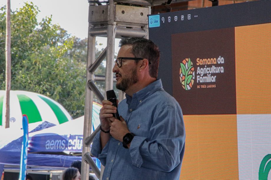 1ª Semana da Agricultura Familiar rende R$ 15 mil em vendas e grande participação popular 1ª Semana da Agricultura Familiar rende R$ 15 mil em vendas e grande participação popular