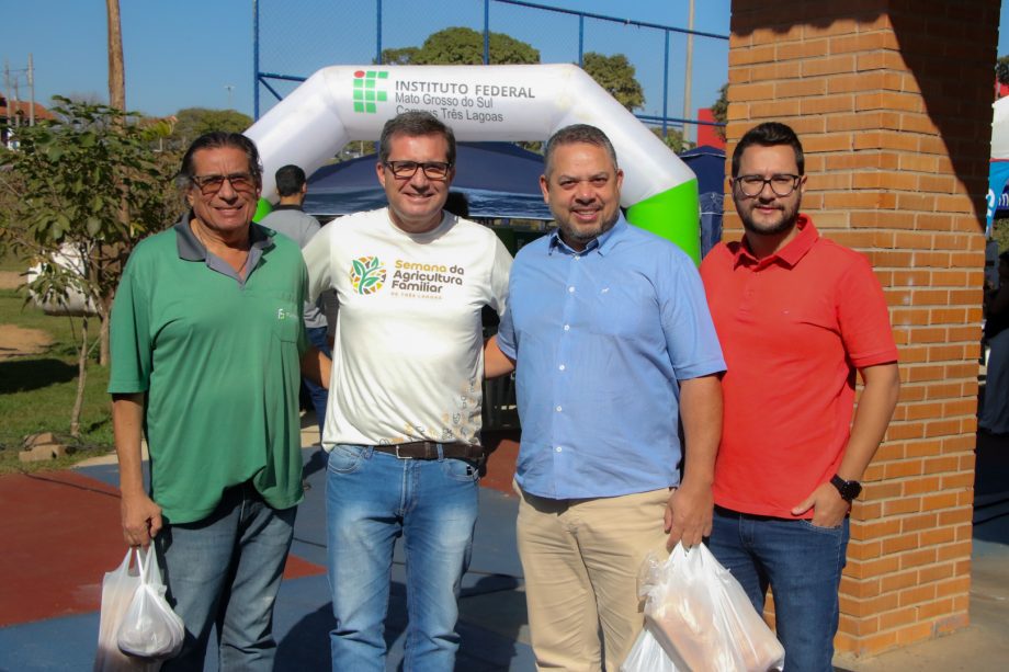 1ª Semana da Agricultura Familiar rende R$ 15 mil em vendas e grande participação popular 1ª Semana da Agricultura Familiar rende R$ 15 mil em vendas e grande participação popular