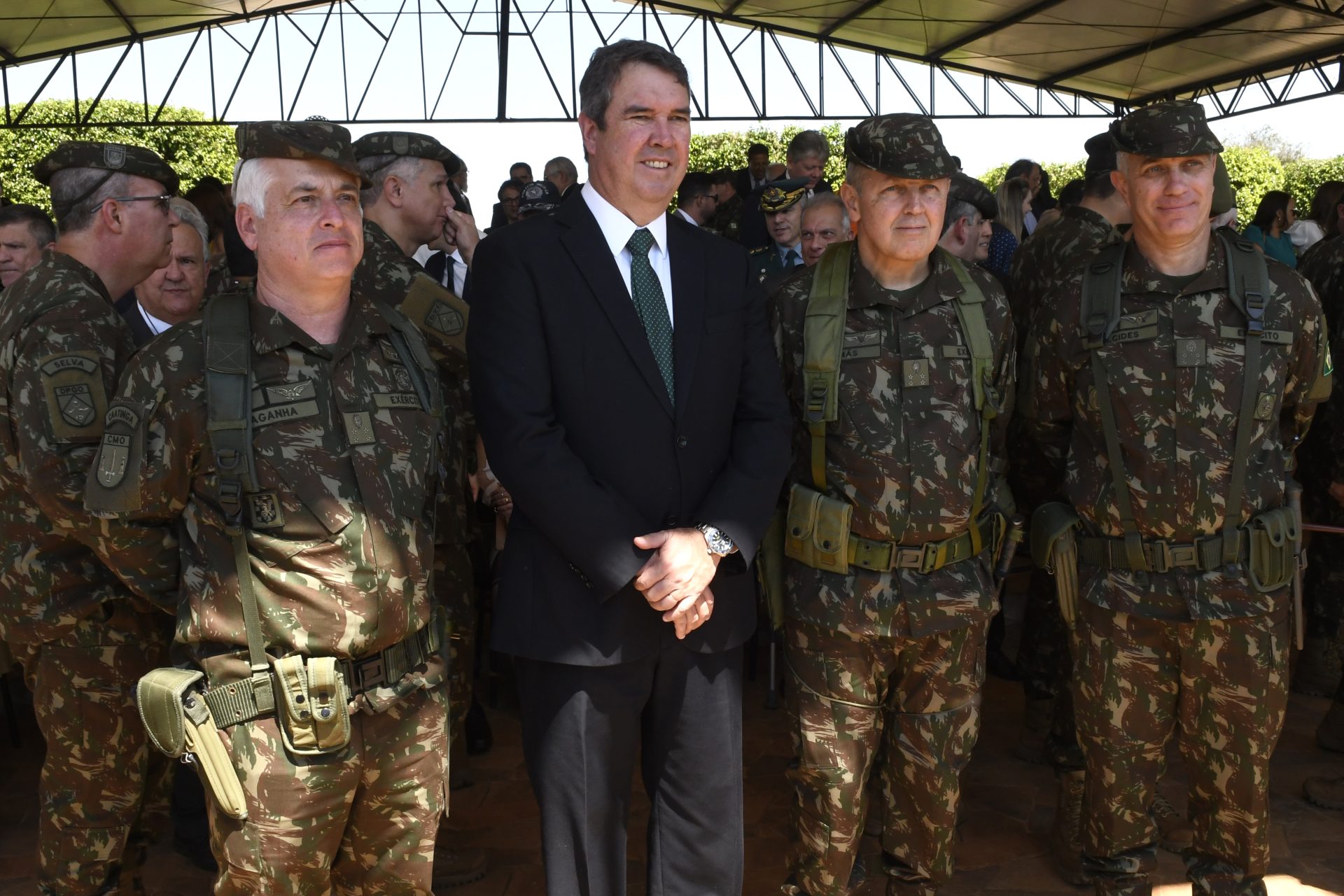 Governo de MS reforça parceria com Exército na proteção da fronteira e ações de meio ambiente Governo de MS reforça parceria com Exército na proteção da fronteira e ações de meio ambiente