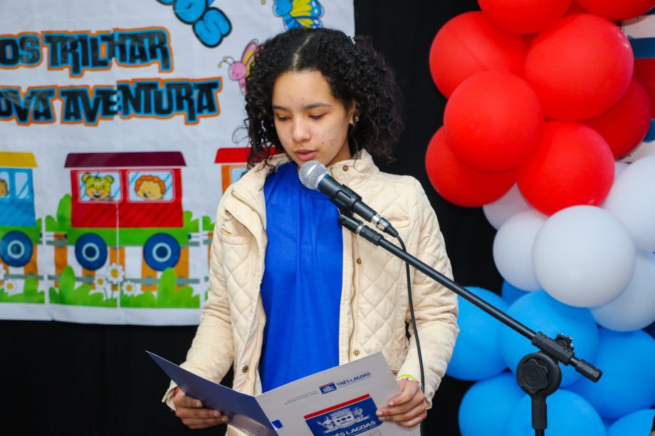 VOLTA ÀS AULAS – Prefeito Dr. Cassiano Maia realiza entregas de uniforme e kit escolares na Escola do Campo Antônio Camargo VOLTA ÀS AULAS – Prefeito Dr. Cassiano Maia realiza entregas de uniforme e kit escolares na Escola do Campo Antônio Camargo