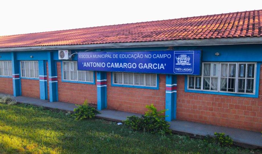 VOLTA ÀS AULAS – Prefeito Dr. Cassiano Maia realiza entregas de uniforme e kit escolares na Escola do Campo Antônio Camargo VOLTA ÀS AULAS – Prefeito Dr. Cassiano Maia realiza entregas de uniforme e kit escolares na Escola do Campo Antônio Camargo