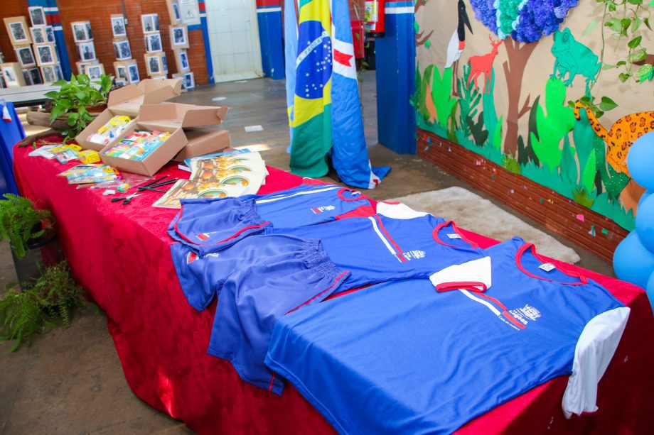VOLTA ÀS AULAS – Prefeito Dr. Cassiano Maia realiza entregas de uniforme e kit escolares na Escola do Campo Antônio Camargo VOLTA ÀS AULAS – Prefeito Dr. Cassiano Maia realiza entregas de uniforme e kit escolares na Escola do Campo Antônio Camargo