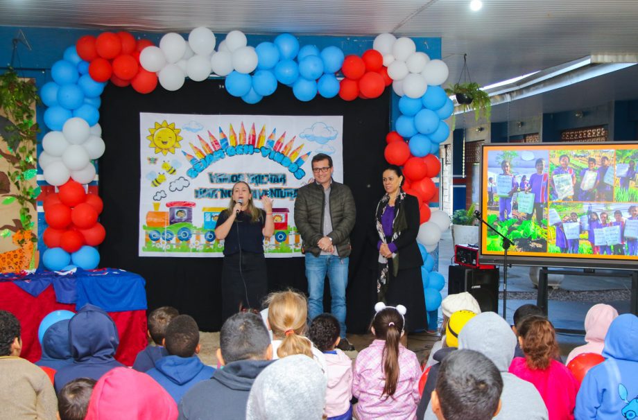 VOLTA ÀS AULAS – Prefeito Dr. Cassiano Maia realiza entregas de uniforme e kit escolares na Escola do Campo Antônio Camargo VOLTA ÀS AULAS – Prefeito Dr. Cassiano Maia realiza entregas de uniforme e kit escolares na Escola do Campo Antônio Camargo