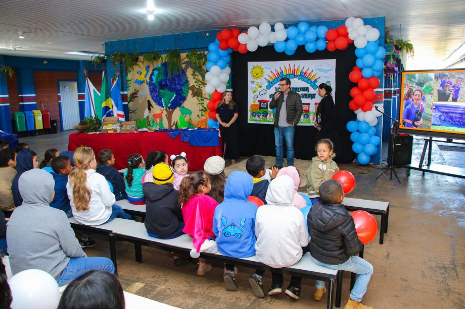 VOLTA ÀS AULAS – Prefeito Dr. Cassiano Maia realiza entregas de uniforme e kit escolares na Escola do Campo Antônio Camargo VOLTA ÀS AULAS – Prefeito Dr. Cassiano Maia realiza entregas de uniforme e kit escolares na Escola do Campo Antônio Camargo