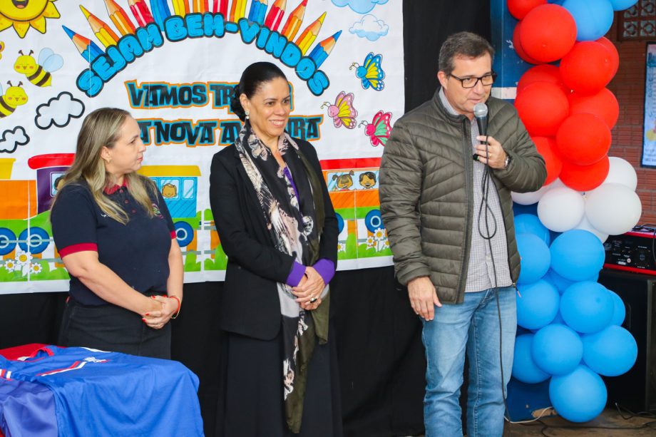 VOLTA ÀS AULAS – Prefeito Dr. Cassiano Maia realiza entregas de uniforme e kit escolares na Escola do Campo Antônio Camargo VOLTA ÀS AULAS – Prefeito Dr. Cassiano Maia realiza entregas de uniforme e kit escolares na Escola do Campo Antônio Camargo