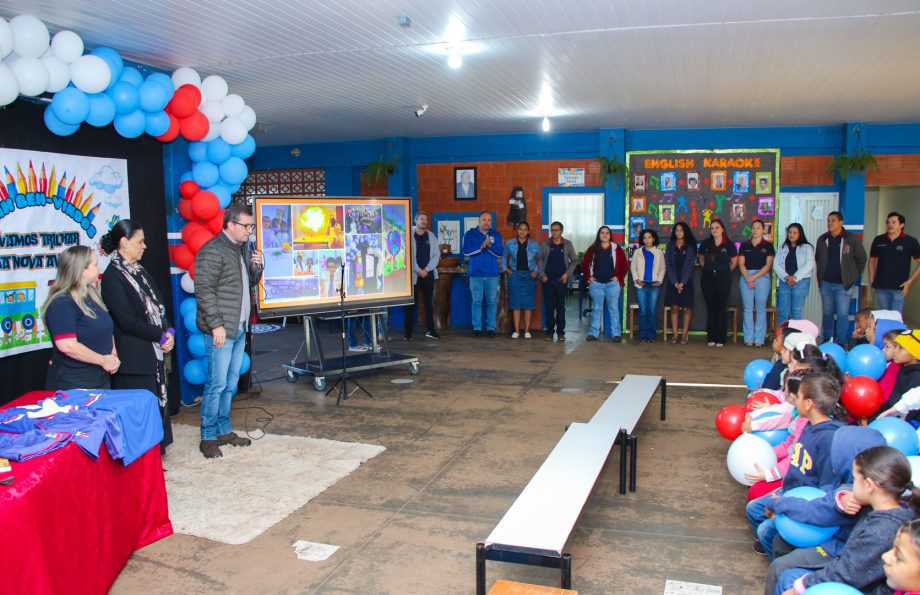 VOLTA ÀS AULAS – Prefeito Dr. Cassiano Maia realiza entregas de uniforme e kit escolares na Escola do Campo Antônio Camargo VOLTA ÀS AULAS – Prefeito Dr. Cassiano Maia realiza entregas de uniforme e kit escolares na Escola do Campo Antônio Camargo