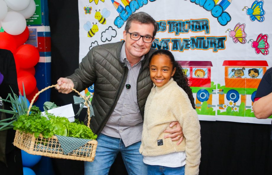VOLTA ÀS AULAS – Prefeito Dr. Cassiano Maia realiza entregas de uniforme e kit escolares na Escola do Campo Antônio Camargo VOLTA ÀS AULAS – Prefeito Dr. Cassiano Maia realiza entregas de uniforme e kit escolares na Escola do Campo Antônio Camargo
