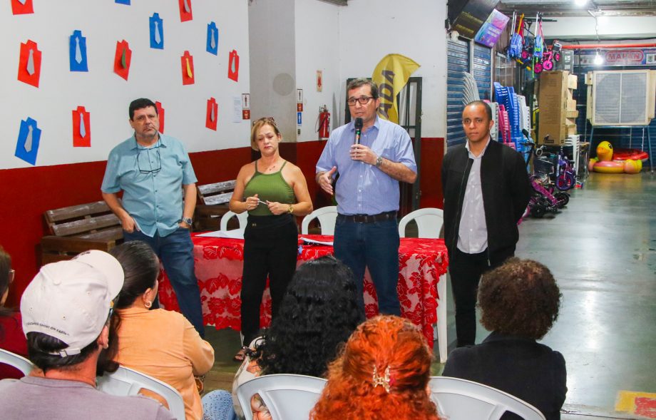Prefeito Dr. Cassiano Maia escuta demandas dos proprietários dos box, sobre a transição para o novo espaço do Shopping Popular