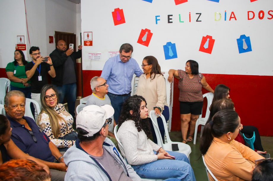 Prefeito Dr. Cassiano Maia escuta demandas dos proprietários dos box, sobre a transição para o novo espaço do Shopping Popular
