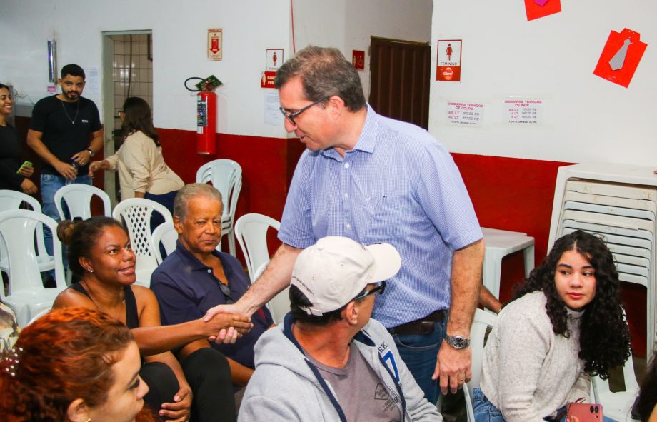 Prefeito Dr. Cassiano Maia escuta demandas dos proprietários dos box, sobre a transição para o novo espaço do Shopping Popular