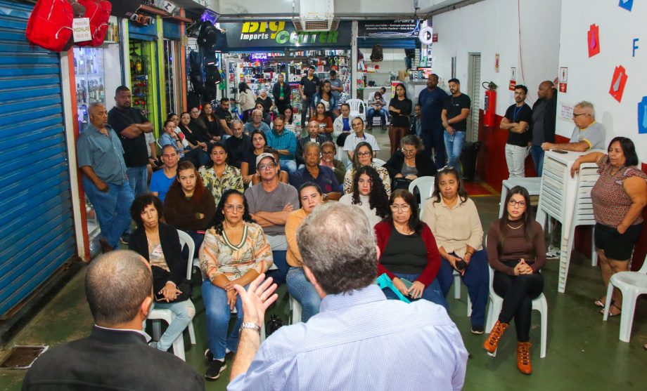 Prefeito Dr. Cassiano Maia escuta demandas dos proprietários dos box, sobre a transição para o novo espaço do Shopping Popular
