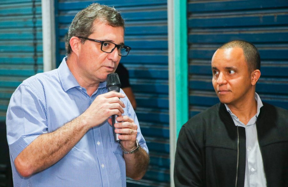 Prefeito Dr. Cassiano Maia escuta demandas dos proprietários dos box, sobre a transição para o novo espaço do Shopping Popular