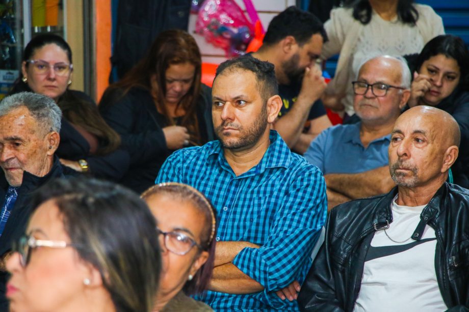 Prefeito Dr. Cassiano Maia escuta demandas dos proprietários dos box, sobre a transição para o novo espaço do Shopping Popular