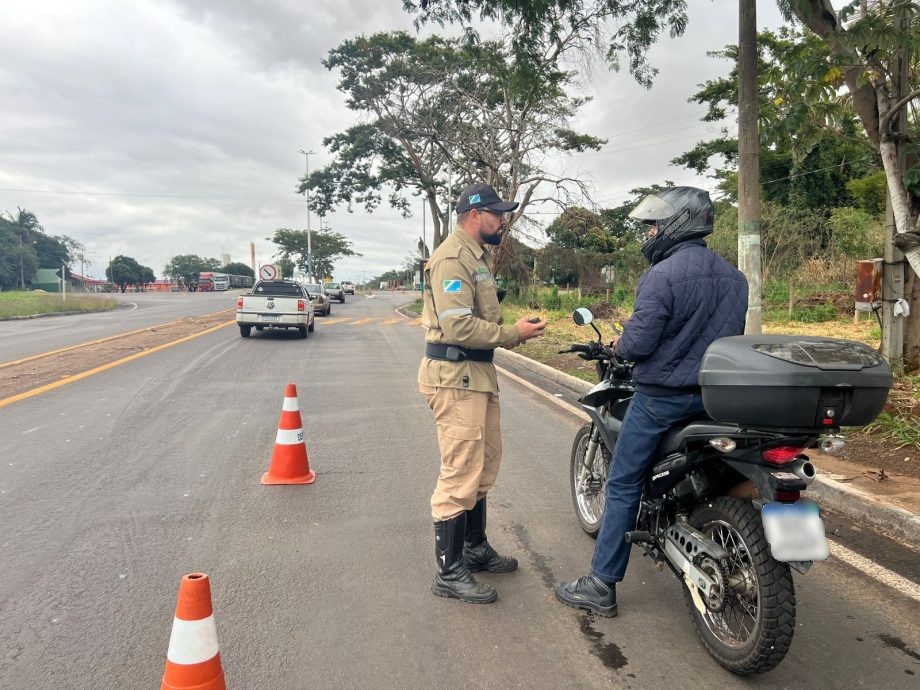 Para um trânsito mais consciente e seguro, Prefeitura promove ações alusivas ao Dia do Motorista e Motociclista Para um trânsito mais consciente e seguro, Prefeitura promove ações alusivas ao Dia do Motorista e Motociclista