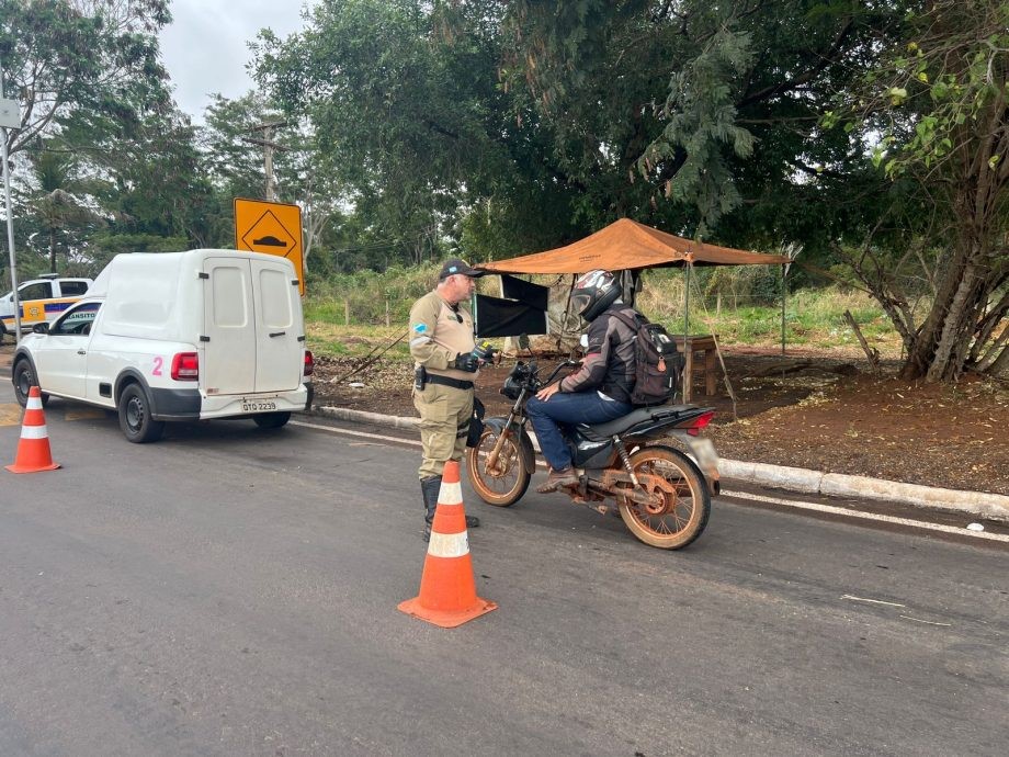 Para um trânsito mais consciente e seguro, Prefeitura promove ações alusivas ao Dia do Motorista e Motociclista Para um trânsito mais consciente e seguro, Prefeitura promove ações alusivas ao Dia do Motorista e Motociclista