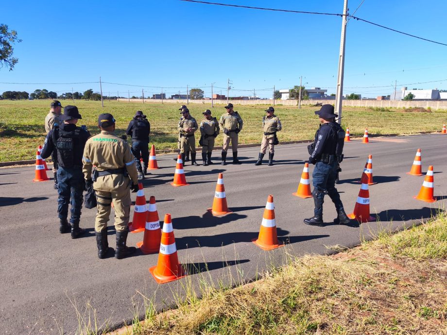 Para um trânsito mais consciente e seguro, Prefeitura promove ações alusivas ao Dia do Motorista e Motociclista Para um trânsito mais consciente e seguro, Prefeitura promove ações alusivas ao Dia do Motorista e Motociclista