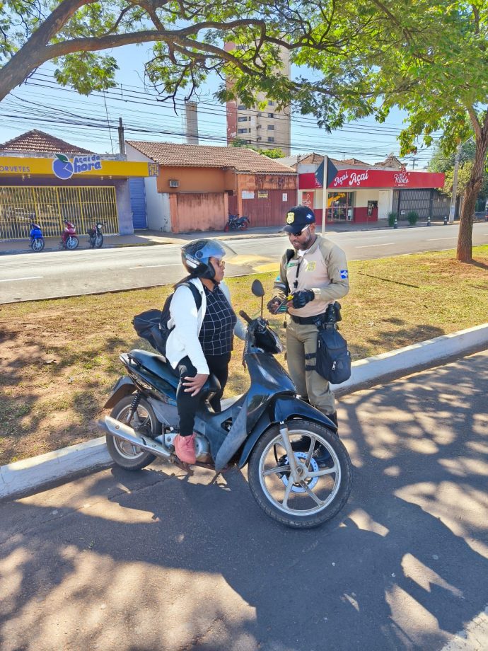 Para um trânsito mais consciente e seguro, Prefeitura promove ações alusivas ao Dia do Motorista e Motociclista Para um trânsito mais consciente e seguro, Prefeitura promove ações alusivas ao Dia do Motorista e Motociclista