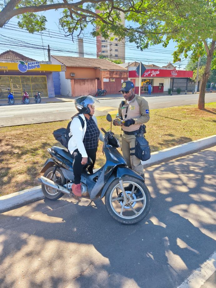 Para um trânsito mais consciente e seguro, Prefeitura promove ações alusivas ao Dia do Motorista e Motociclista Para um trânsito mais consciente e seguro, Prefeitura promove ações alusivas ao Dia do Motorista e Motociclista