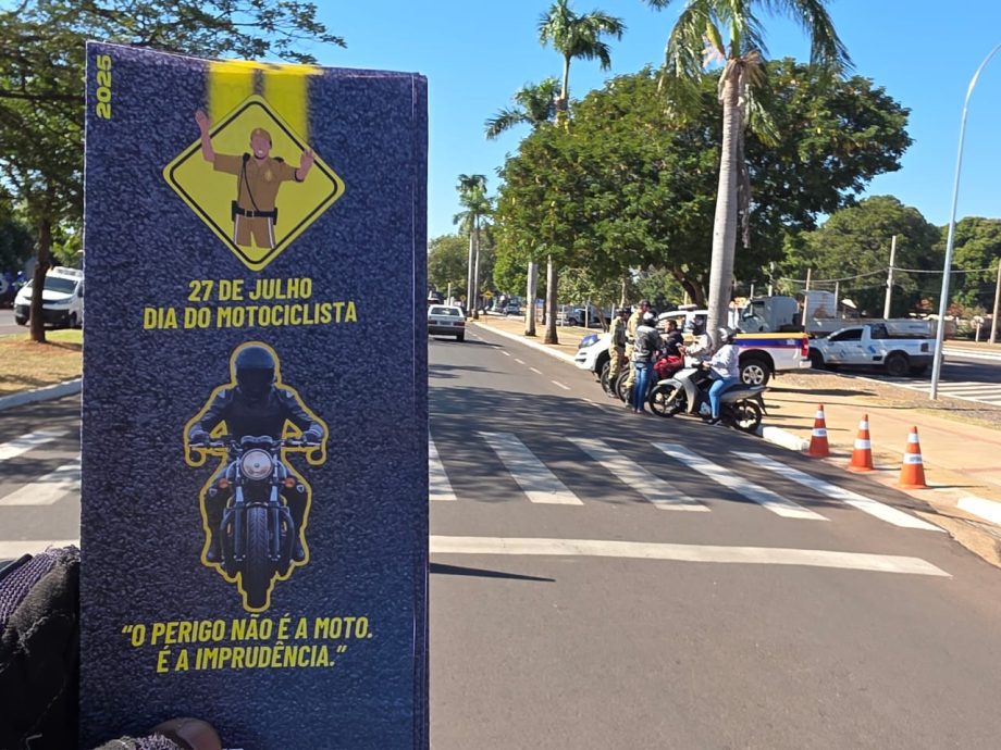 Para um trânsito mais consciente e seguro, Prefeitura promove ações alusivas ao Dia do Motorista e Motociclista Para um trânsito mais consciente e seguro, Prefeitura promove ações alusivas ao Dia do Motorista e Motociclista