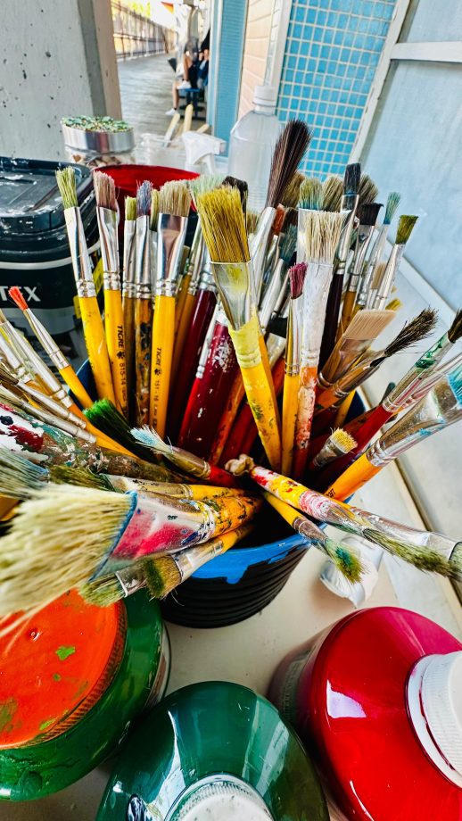 Alunos da Diretoria de Cultura têm aula especial com renomada artista plástica Alunos da Diretoria de Cultura têm aula especial com renomada artista plástica