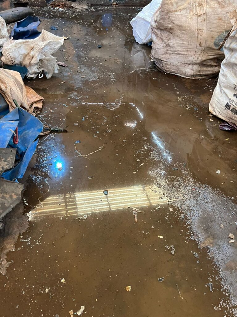 Polícia Civil realiza vistoria em empresa de reciclagem irregular na Capital e encontra embalagens de agrotóxicos Polícia Civil realiza vistoria em empresa de reciclagem irregular na Capital e encontra embalagens de agrotóxicos