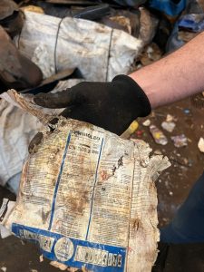 Polícia Civil realiza vistoria em empresa de reciclagem irregular na Capital e encontra embalagens de agrotóxicos Polícia Civil realiza vistoria em empresa de reciclagem irregular na Capital e encontra embalagens de agrotóxicos