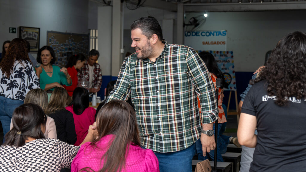 Vereadores participam de entrega dos kits escolares e Sala de Regulação