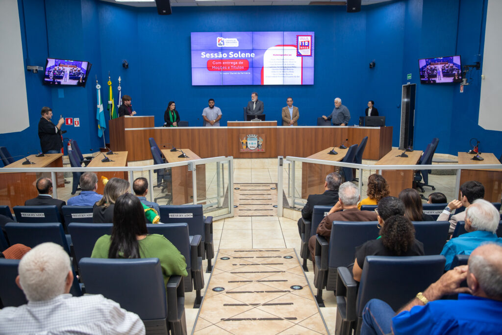 Câmara entrega Título e Moções durante solenidade Câmara entrega Título e Moções durante solenidade