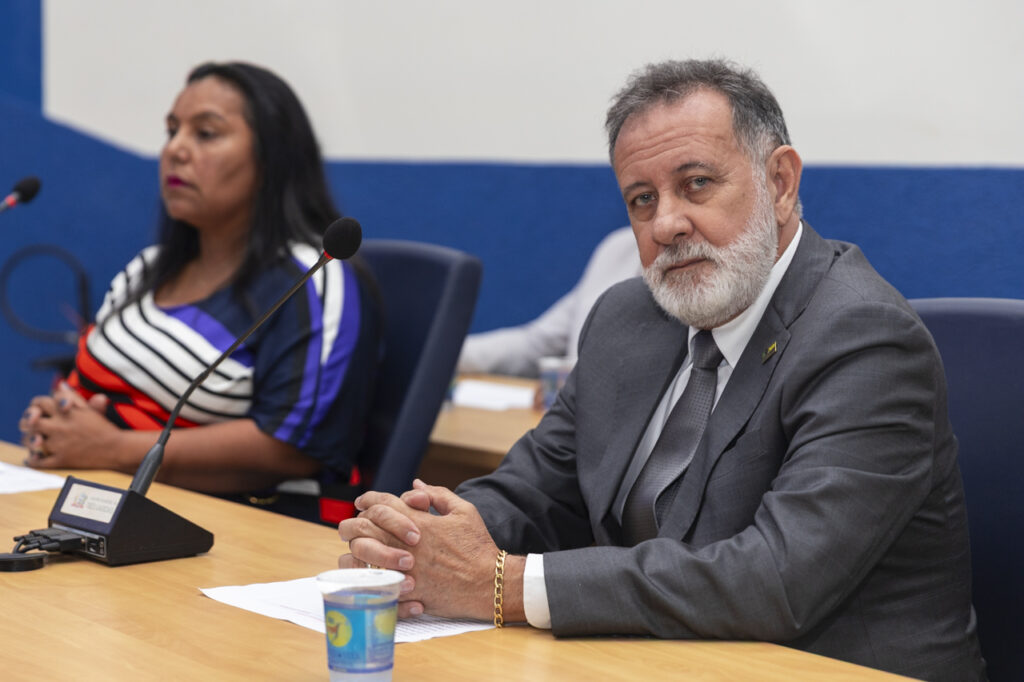 Advogados recebem a “Comenda Mérito à Ordem” em solenidade na Câmara de Vereadores