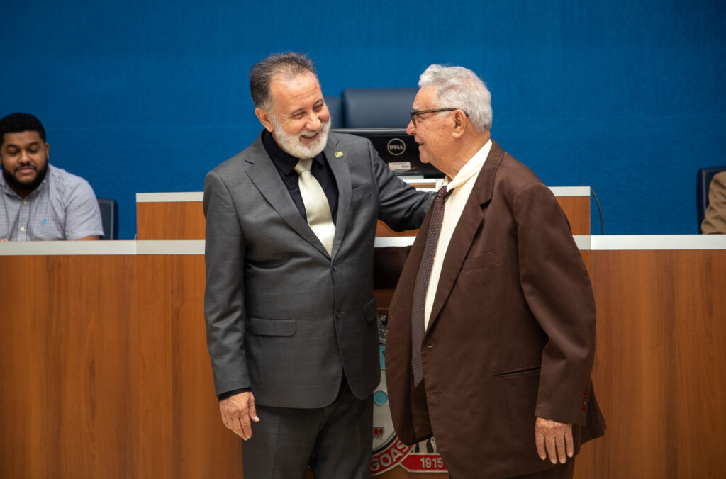 Câmara entrega Título e Moções durante solenidade Câmara entrega Título e Moções durante solenidade