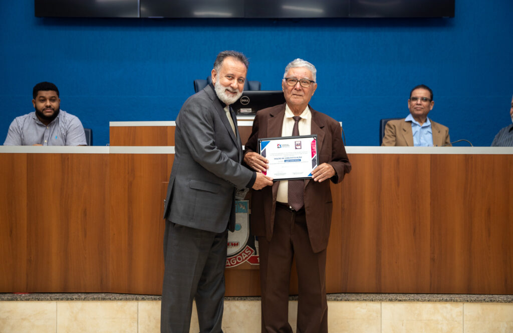 Câmara entrega Título e Moções durante solenidade Câmara entrega Título e Moções durante solenidade