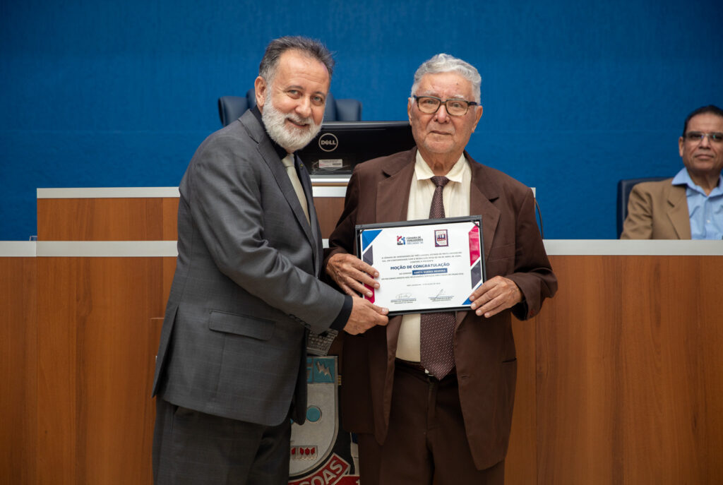 Câmara entrega Título e Moções durante solenidade Câmara entrega Título e Moções durante solenidade