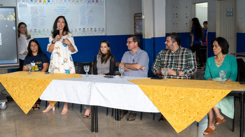 Vereadores participam de entrega dos kits escolares e Sala de Regulação