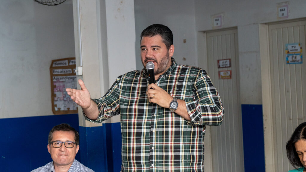 Vereadores participam de entrega dos kits escolares e Sala de Regulação