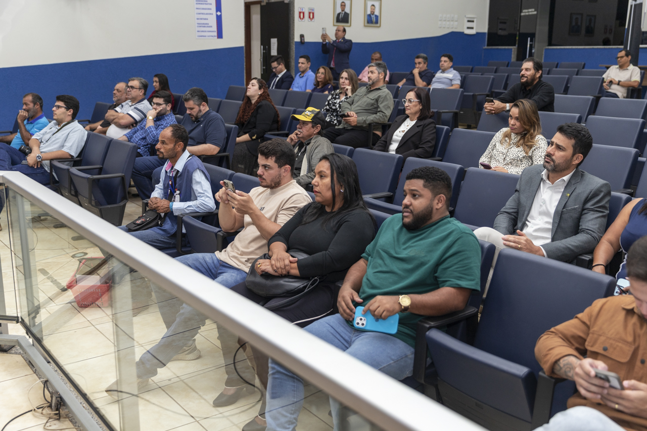 Jovens vereadores apresentam projetos de lei visando diagnóstico tardio do autismo e combate ao cyberbullying Jovens vereadores apresentam projetos de lei visando diagnóstico tardio do autismo e combate ao cyberbullying